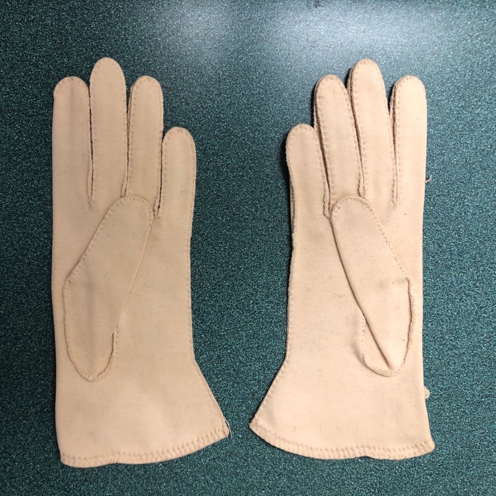 Fownes Doette Deluxe // cream gloves // vintage // hand sewn - Picture 4 of 8